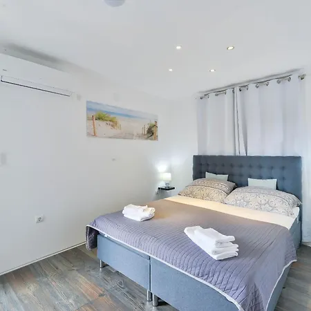 Viktoria With Pool * マスレニツァ