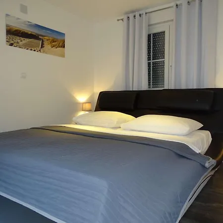 Holiday home Viktoria With Pool Maslenica