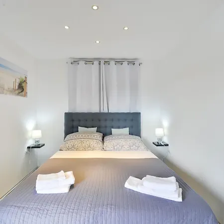 Viktoria With Pool 別荘