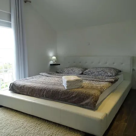 別荘 Viktoria With Pool