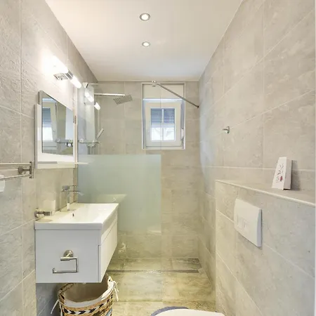 Viktoria With Pool 別荘