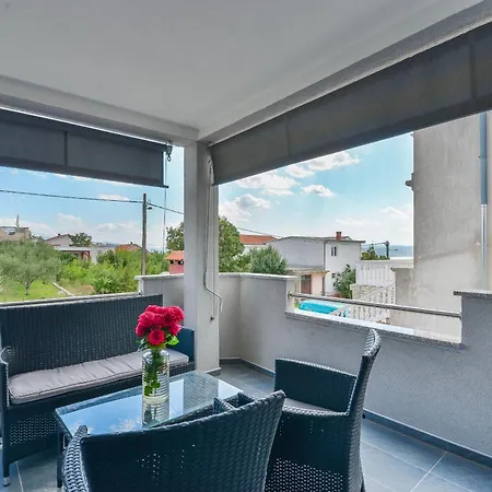 Viktoria With Pool * マスレニツァ